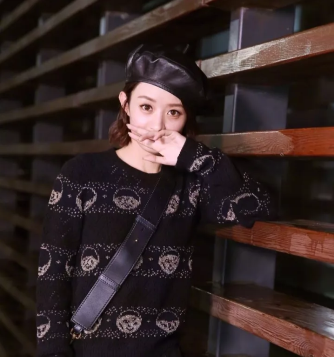 今年秋冬最chic！原來短發(fā)和帽子這么配?。? border=