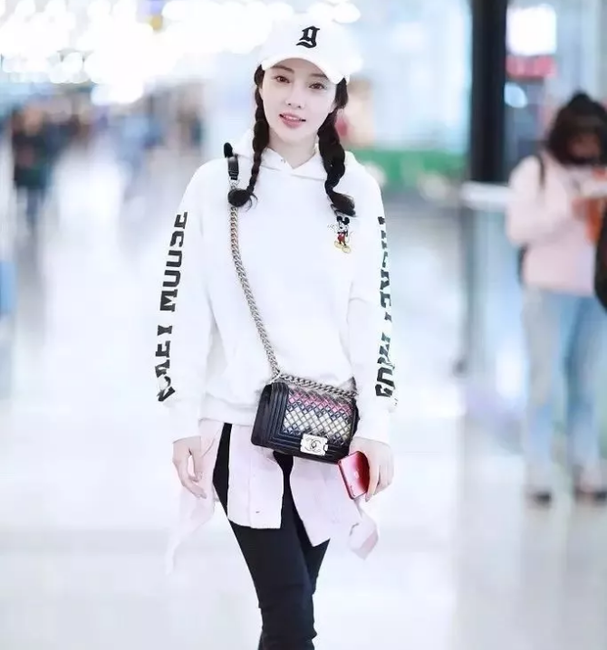 今年秋冬最chic！原來短發(fā)和帽子這么配??！