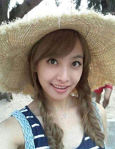 看看女星們花式戴草帽的帽子戲法！